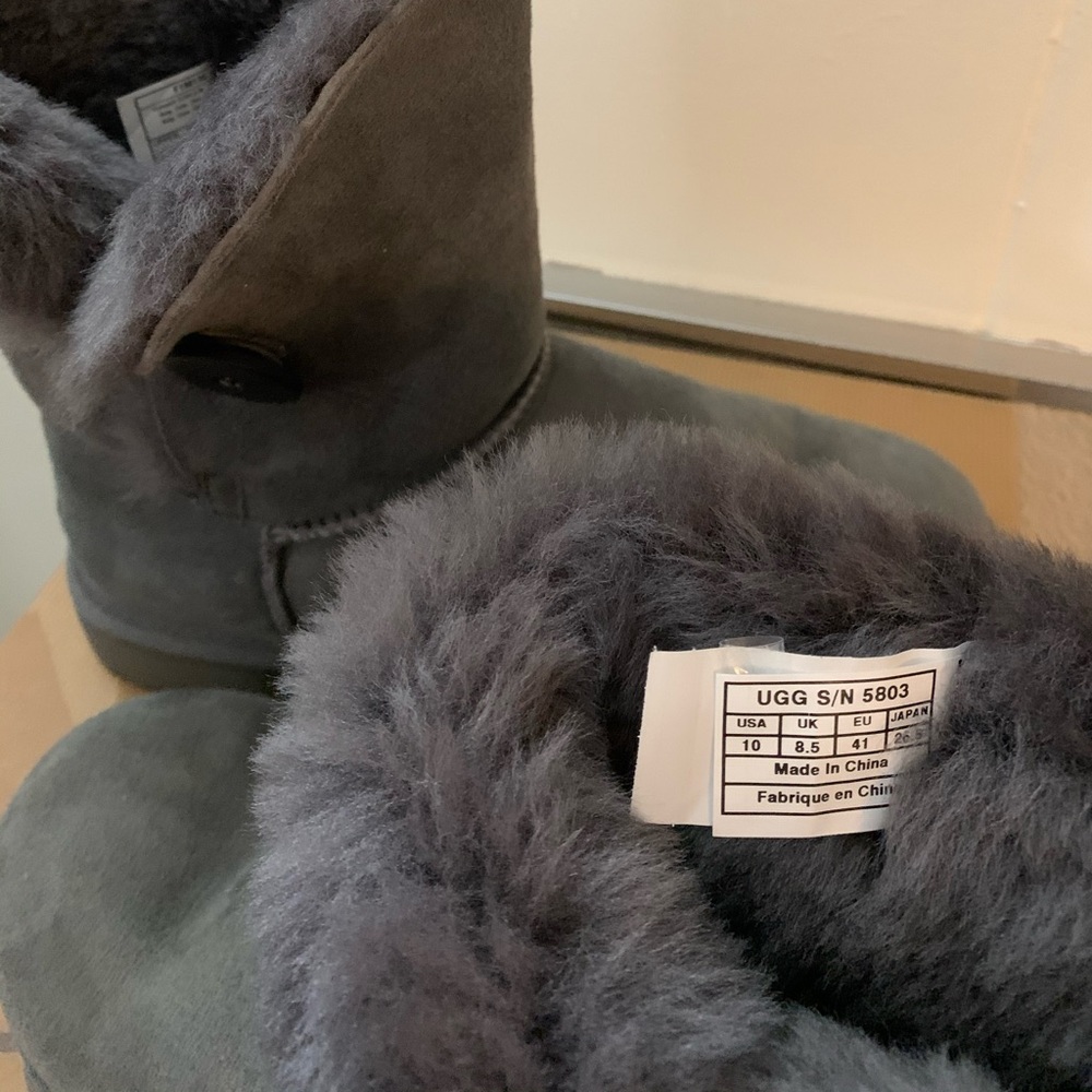 UGG Bailey Button Boot - Picture 2 of 4
